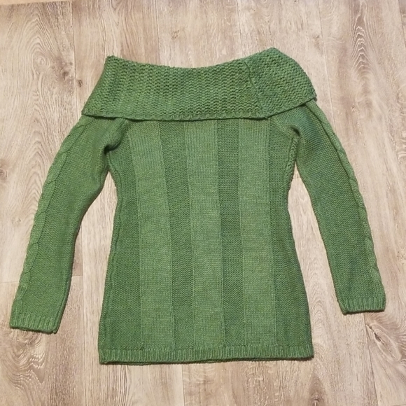 🍾 knit sweater / top, button accents, green 🍾 - Picture 2 of 3